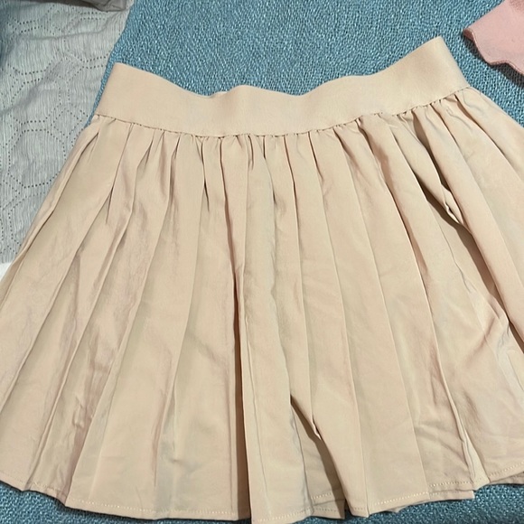 Skirt with shorts underneath - Picture 1 of 4